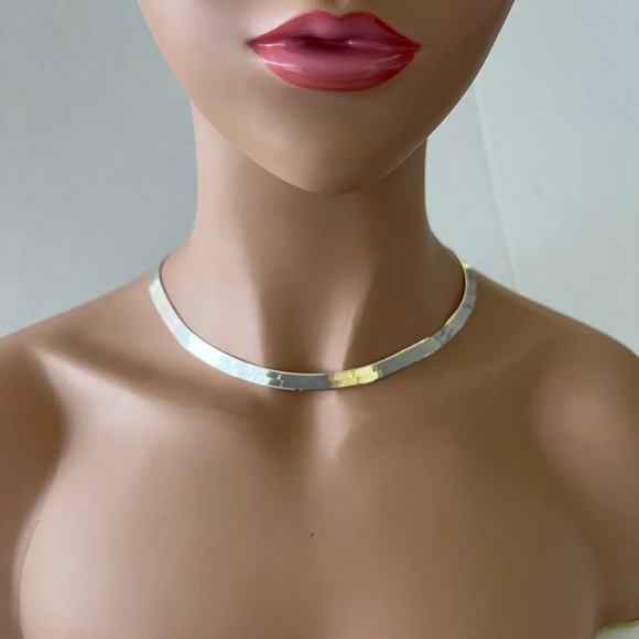 Italy Jewelry - Sterling Silver made in Italy Necklace.  Gorgeous cuts on one smooth on other.